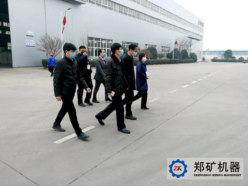 荥阳市委书记宋书杰一行莅临郑矿机器指导视察复工复产及防疫防控工作